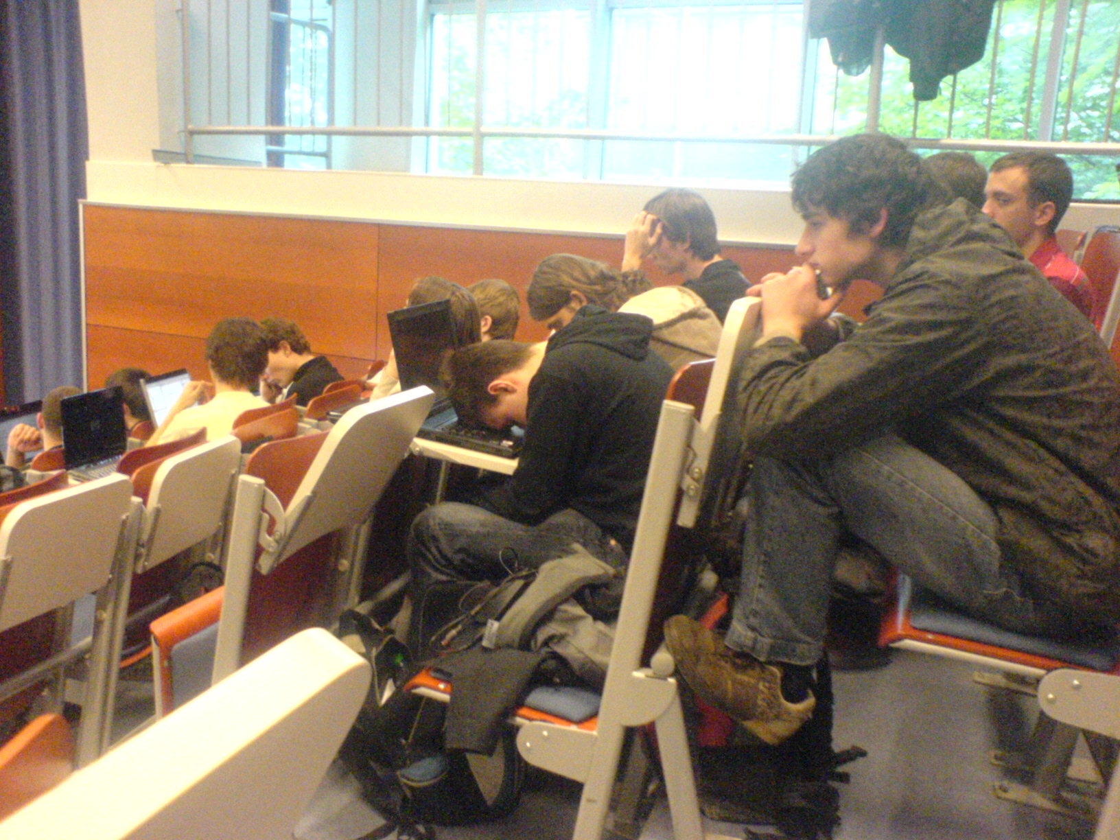 Spící student na přednášce.